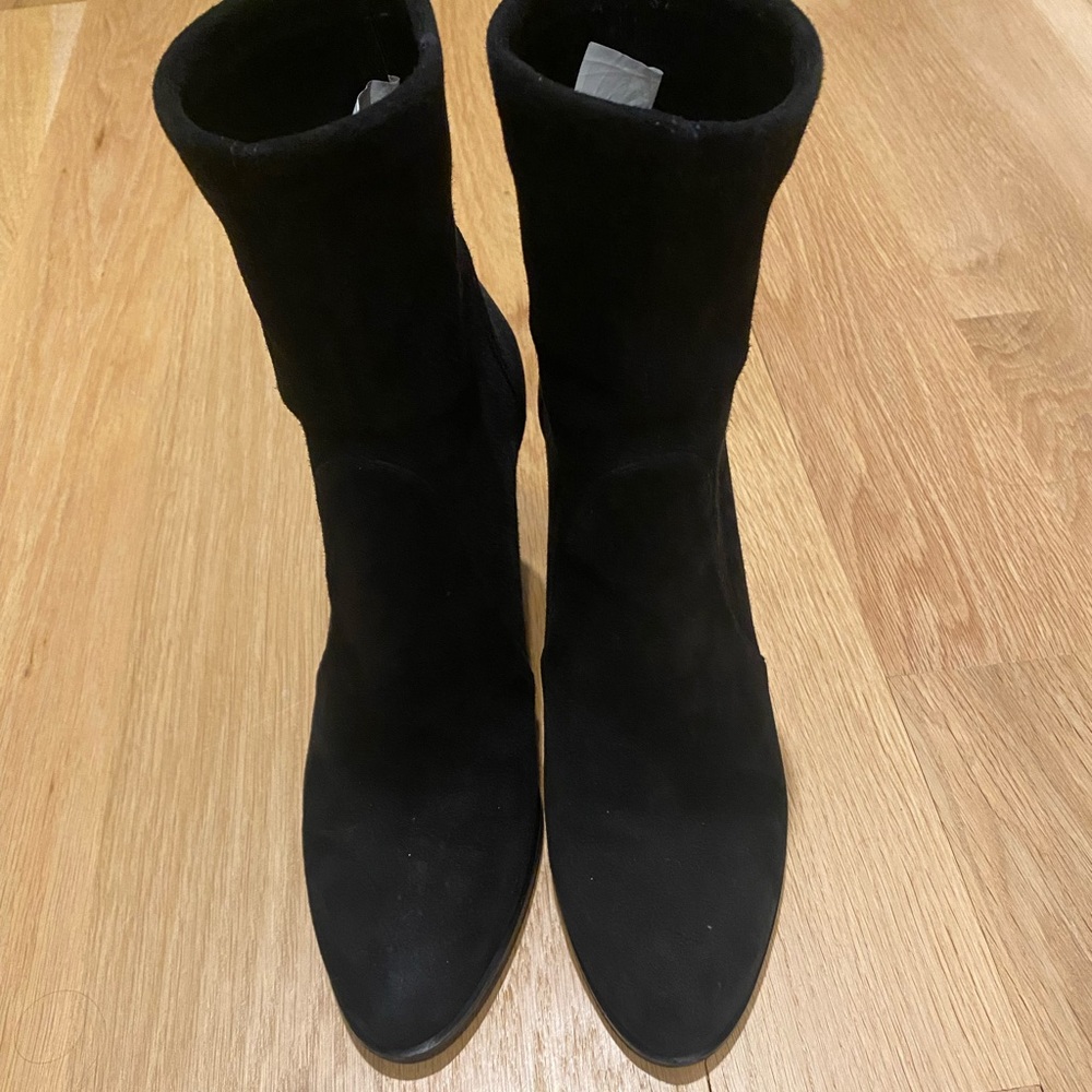 stuart weitzman Highland Bootie. Lightly worn. Size 9. Retails $575